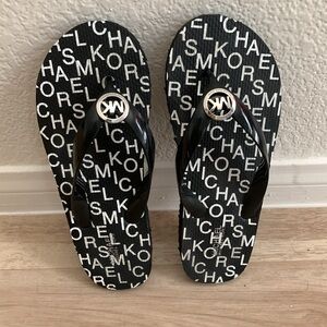 MICHAEL KORS Black & White Logo Flip Flop — size women’s 8